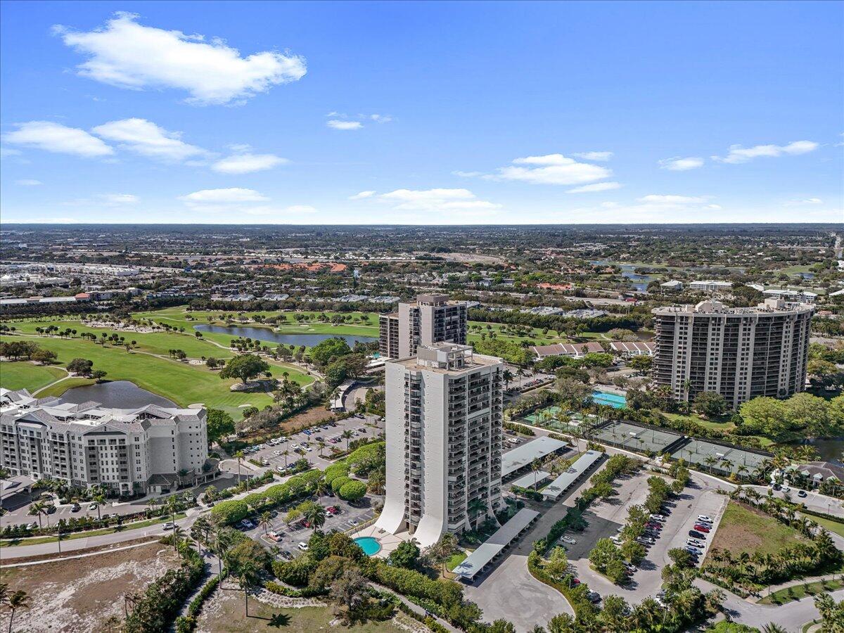 LANDS OF THE PRESIDENT CONDO 3 - Residential