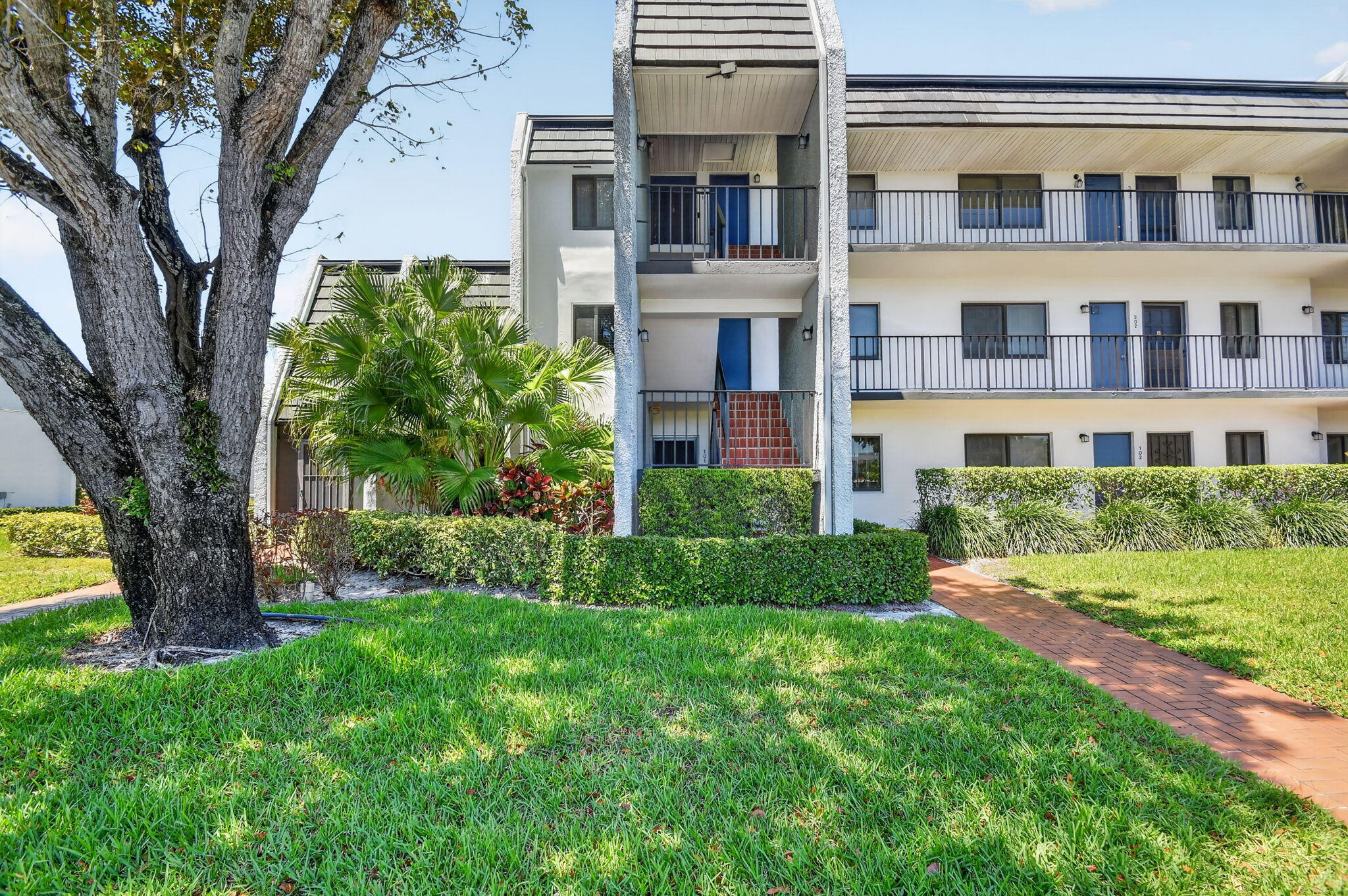FOUNTAINS OF PALM BEACH CONDO 5 - Residential