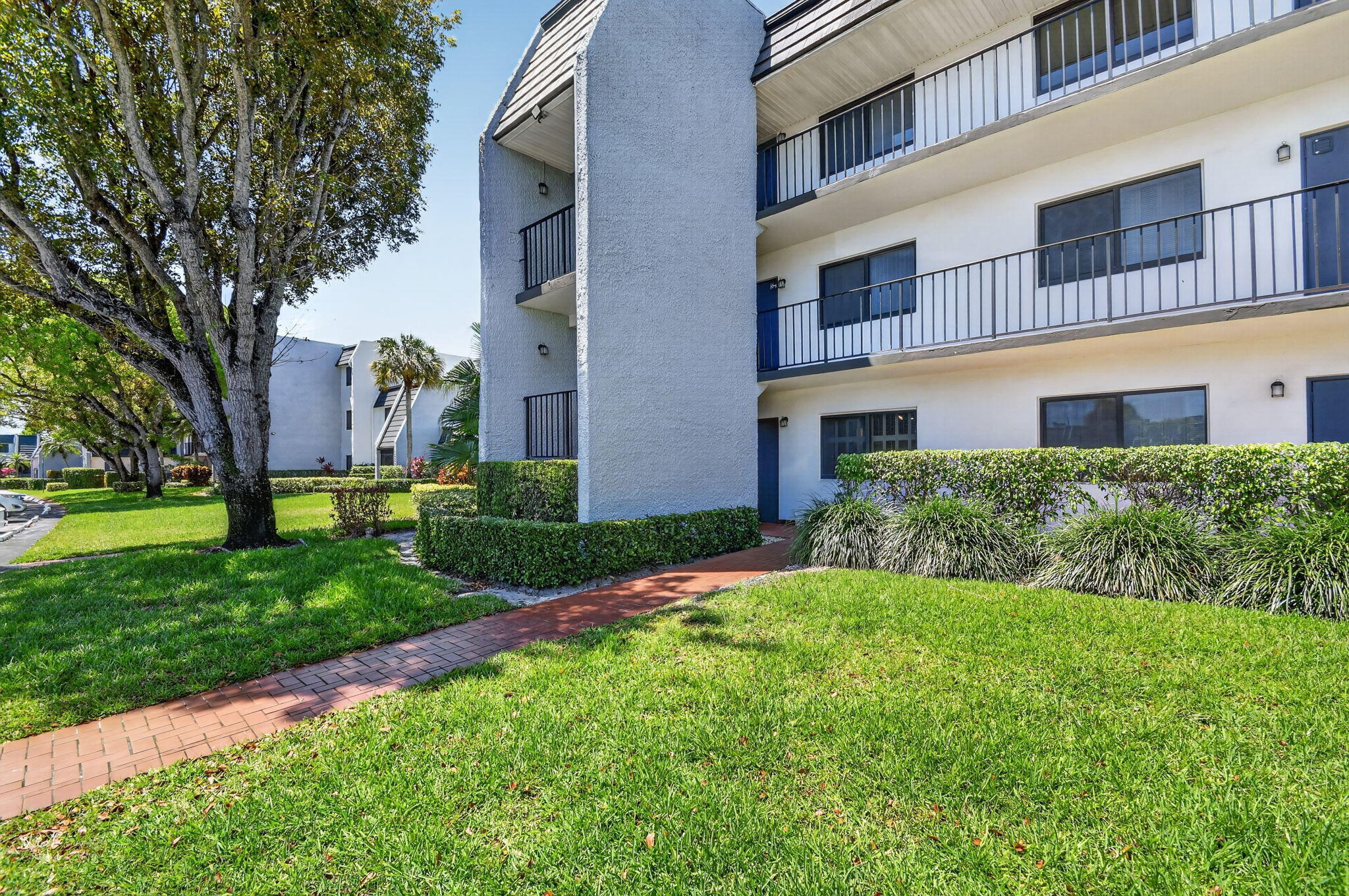 FOUNTAINS OF PALM BEACH CONDO 5 - Residential
