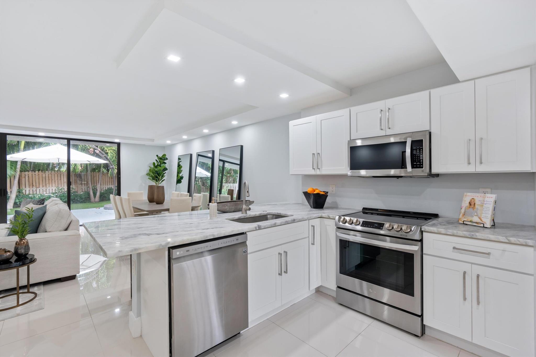 EIGHT HUNDRED OCEAN PLACE CONDO - Residential