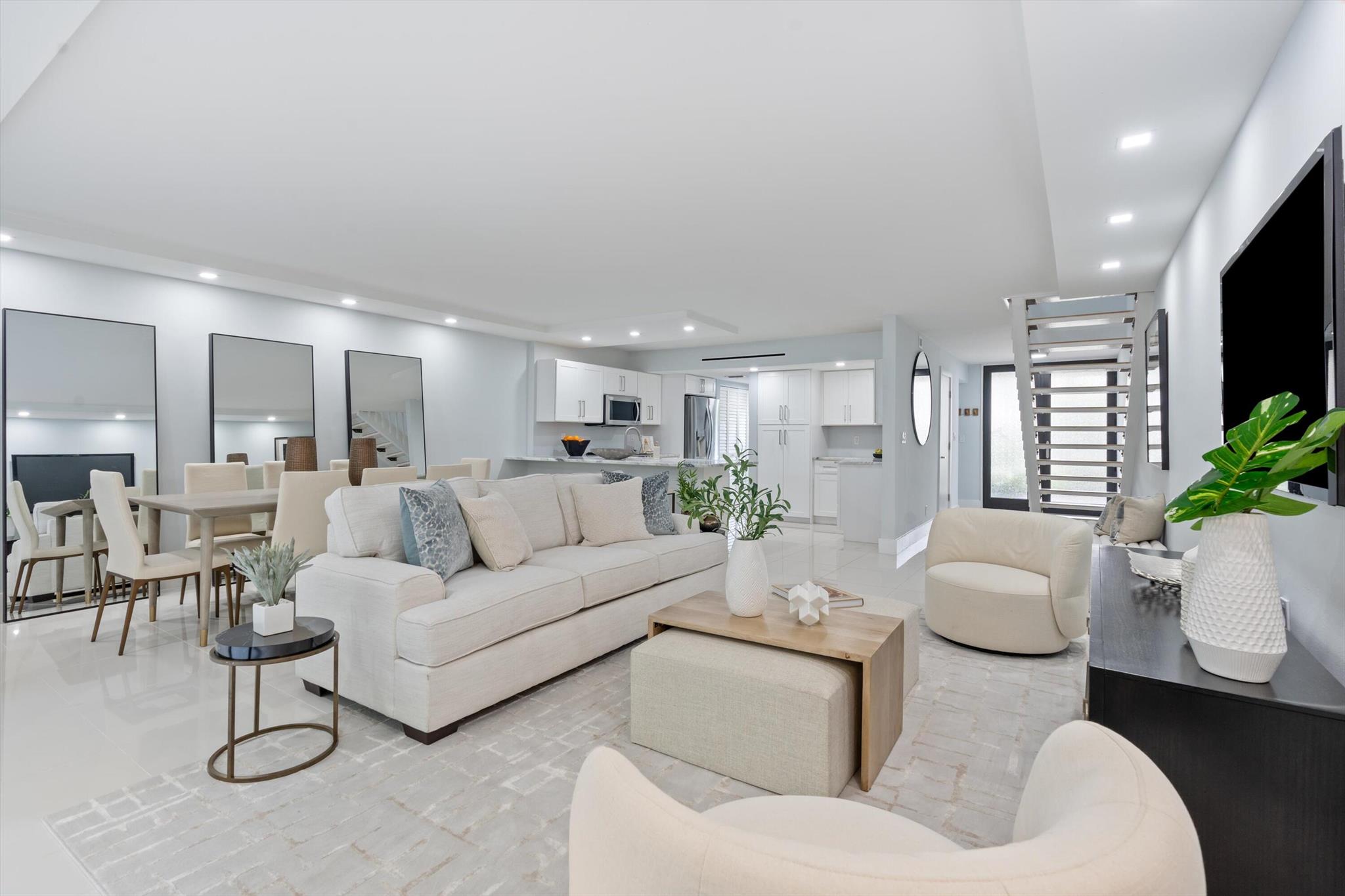 EIGHT HUNDRED OCEAN PLACE CONDO - Residential