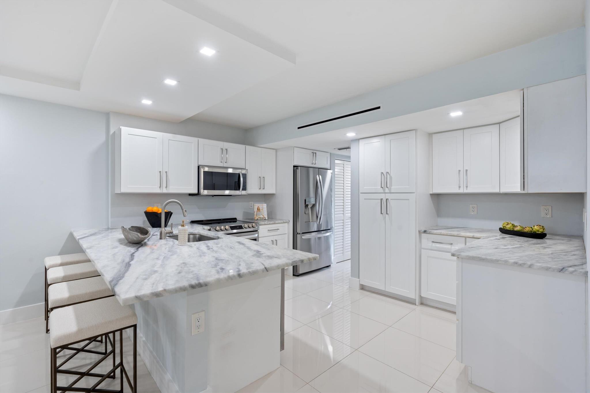 EIGHT HUNDRED OCEAN PLACE CONDO - Residential