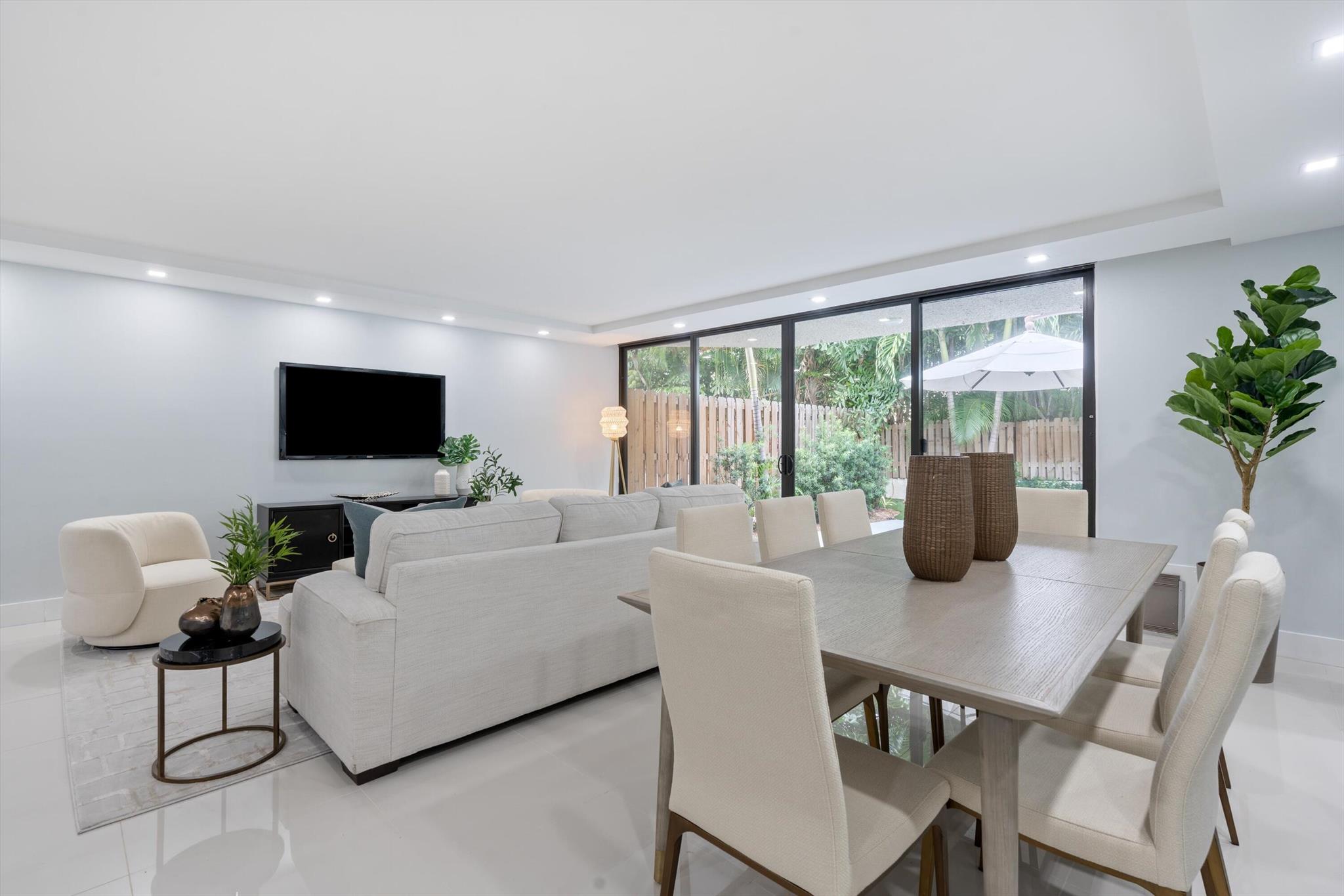 EIGHT HUNDRED OCEAN PLACE CONDO - Residential