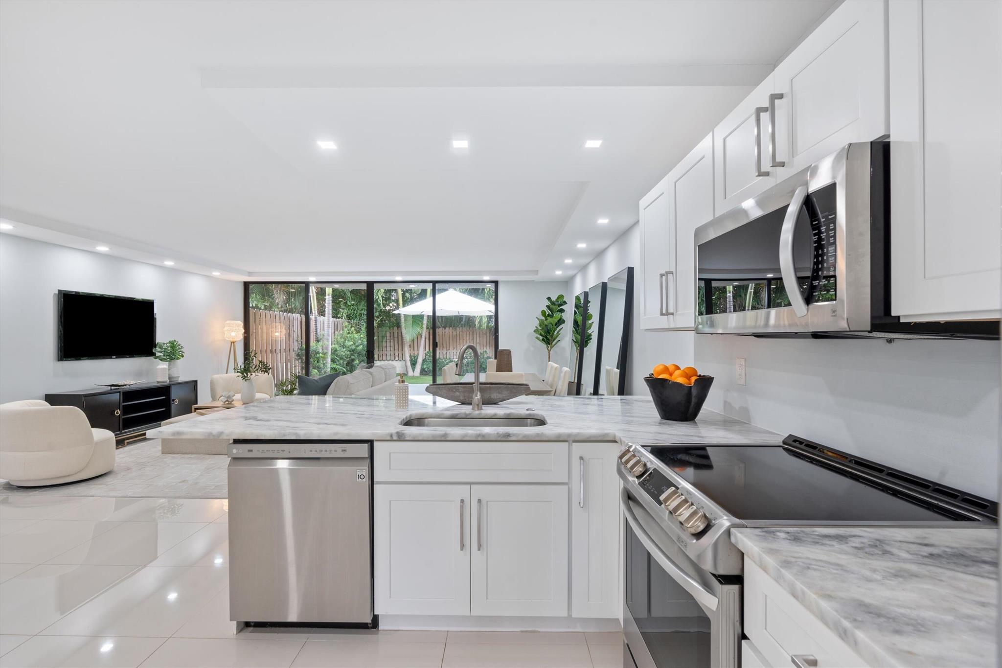 EIGHT HUNDRED OCEAN PLACE CONDO - Residential