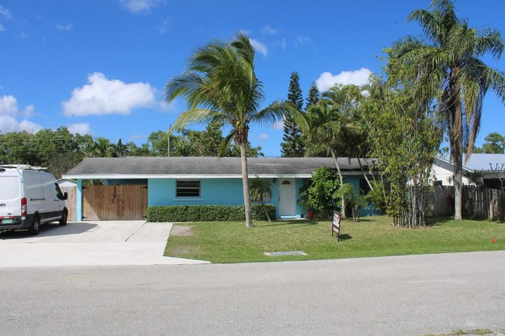 Photo of 1963 SE Washington Street, Stuart, FL 34997 (MLS # F10502633)