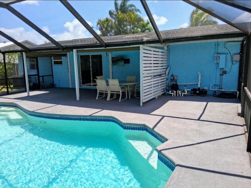 Photo of 1963 SE Washington Street, Stuart, FL 34997 (MLS # F10502633)