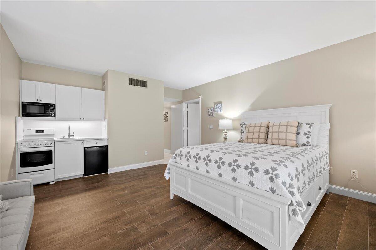 BAGATTELLE CONDO - Residential Lease