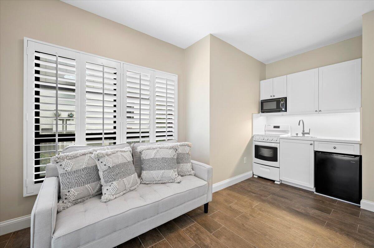 BAGATTELLE CONDO - Residential Lease