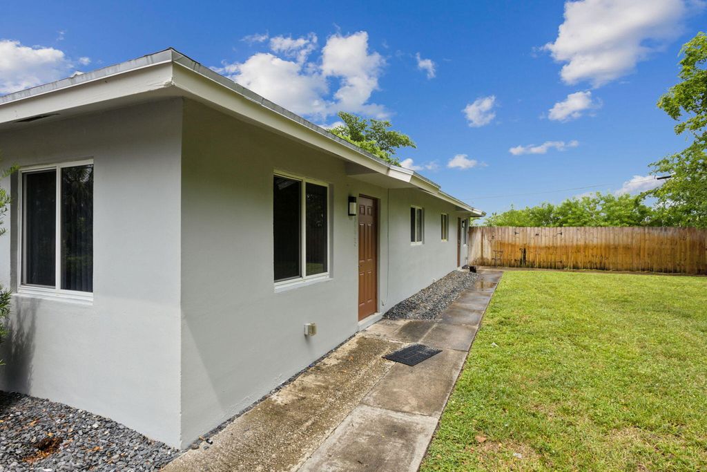 Photo of 2227 NE 3rd Avenue #1, Delray Beach, FL 33444 (MLS # B26009220)