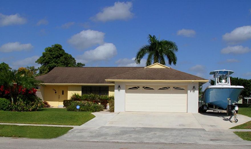 Beautiful waterfront location on a large canal.. Large open floor plan with gorgeous pool and hot tub over looking stunning landscaping! Fantastic layout with open floor plan!!
It's going to feel like everyday is a vacation!