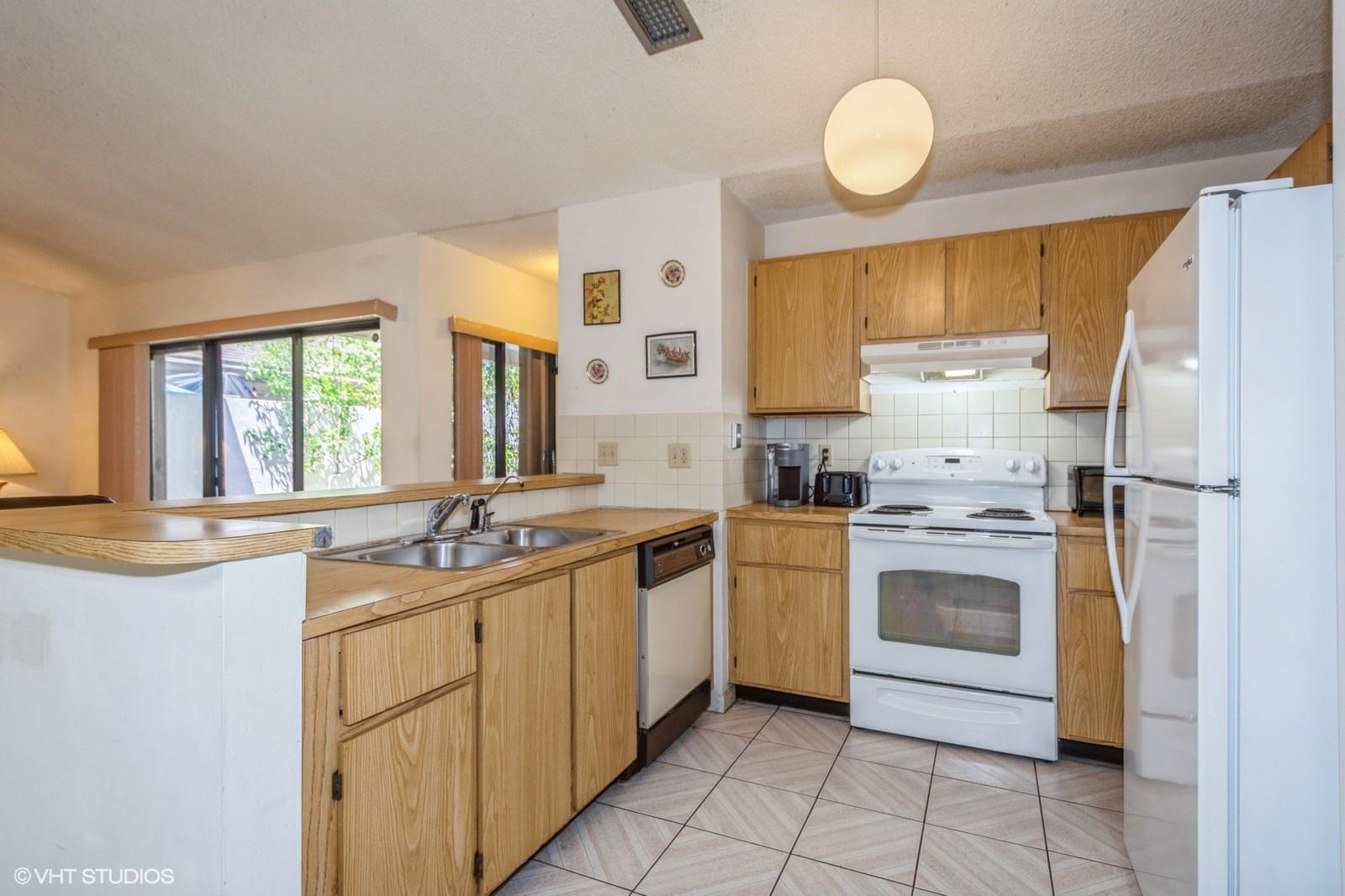 View photos, virtual tours, details... 3076 S Oakland Forest Dr 502