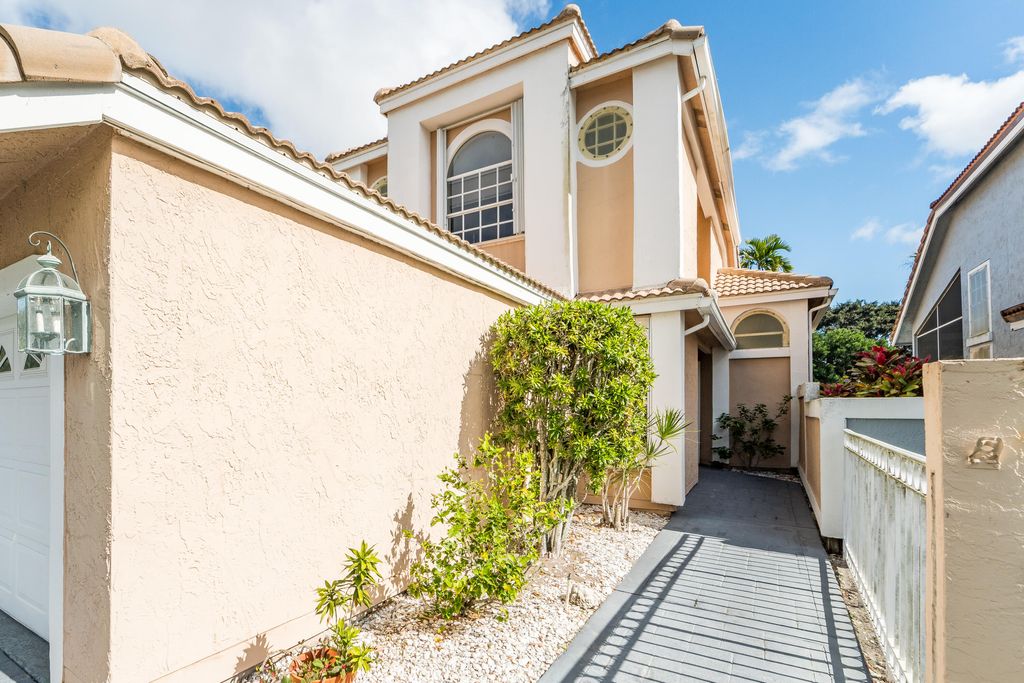 Photo of 12866 Touchstone Pl, Palm Beach Gardens, FL 33418 (MLS # R11157923)