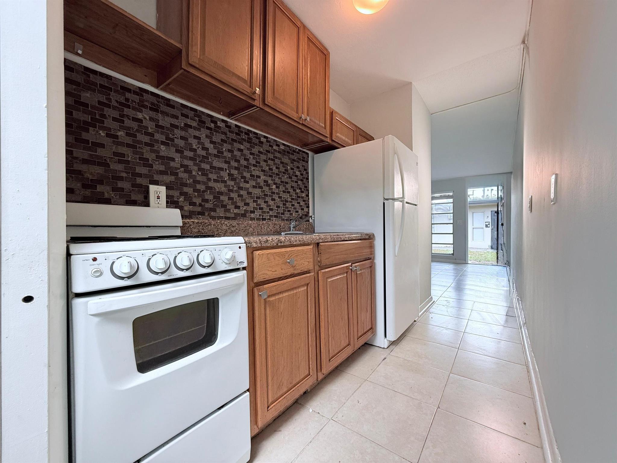 Spacious 2 Bedroom, 1 Bath Apartment in West Palm Beach - Welcome to your new home in sunny West Palm Beach! This charming 2-bedroom, 1-bath apartment is a first-floor unit with no upstairs neighbors, offering peace, privacy, and comfort. Enjoy the convenience of your own in-unit washer and dryer, The layout features a bright and open living space, a well-equipped kitchen, and two comfortable bedrooms perfect for relaxing or working from home. Key Features: 2 Bedrooms / 1 Bathroom First-Floor Unit - No One Above You In-Unit Washer & Dryer Bright, Open Living Area Prime West Palm Beach Location 💥 Limited-Time Offer: Get $1,000 Off Your First Month's Rent! Renovated brand new bathroom!