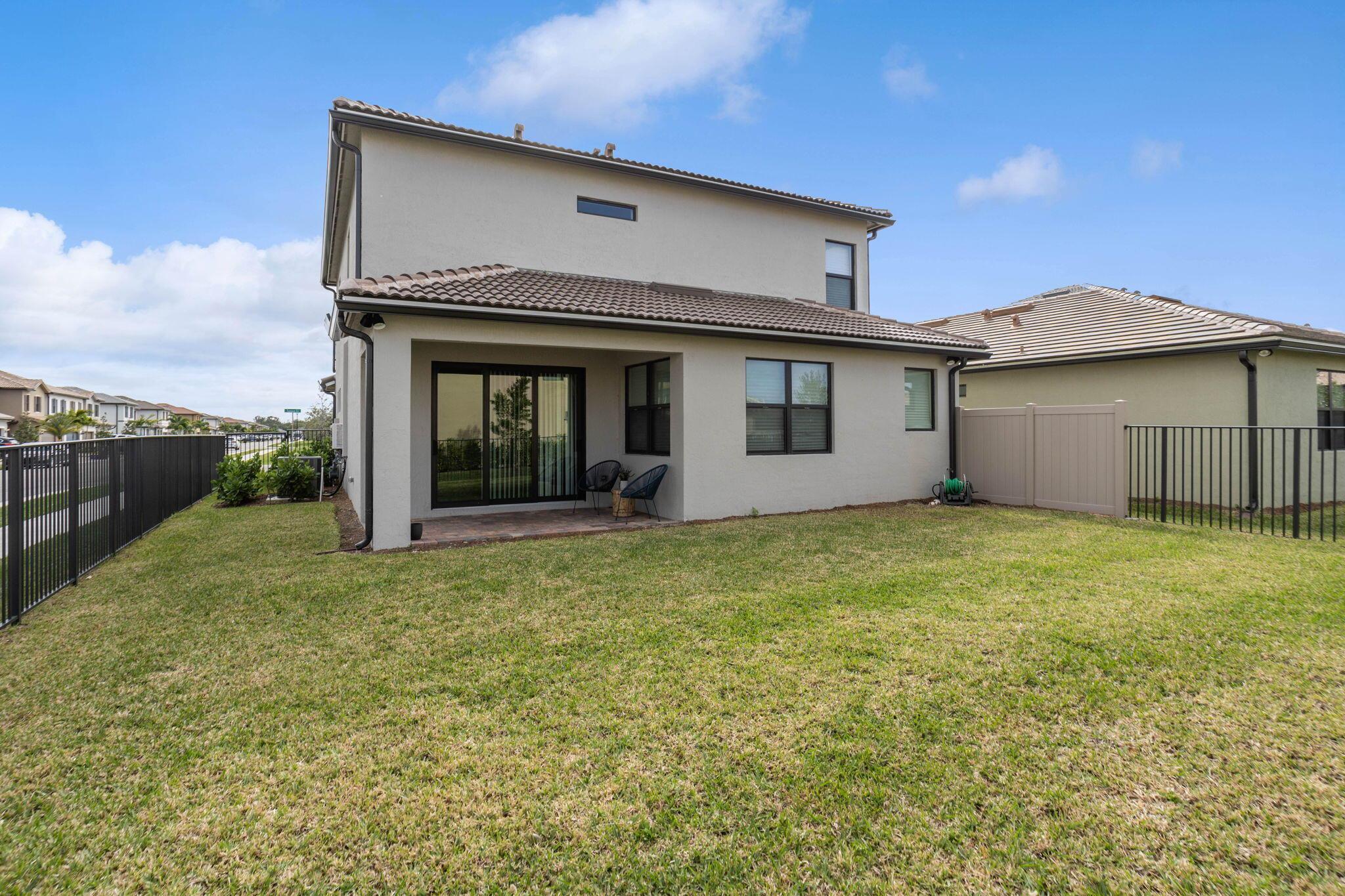 FIELDS AT GULFSTREAM POLO - Residential Lease