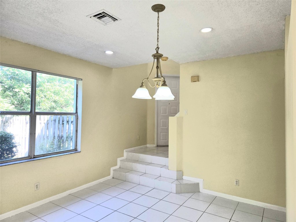 Oakwood 80-39 B - Residential Lease