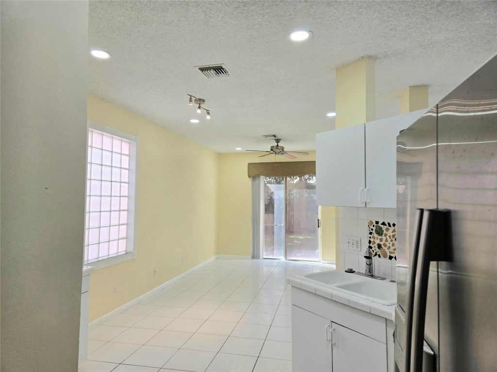 Oakwood 80-39 B - Residential Lease