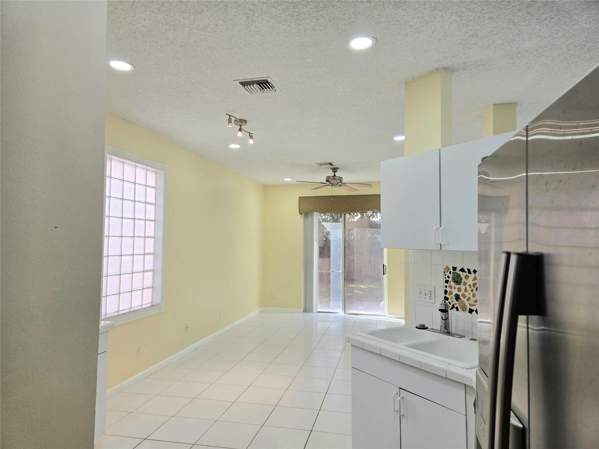 Oakwood 80-39 B - Residential Lease