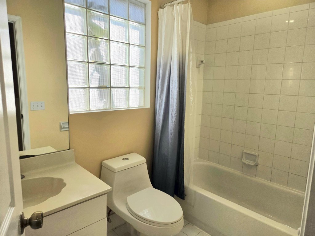 Oakwood 80-39 B - Residential Lease