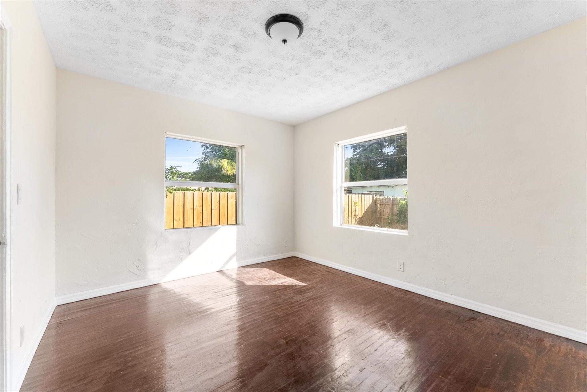 HOLLYWOOD - Residential Lease