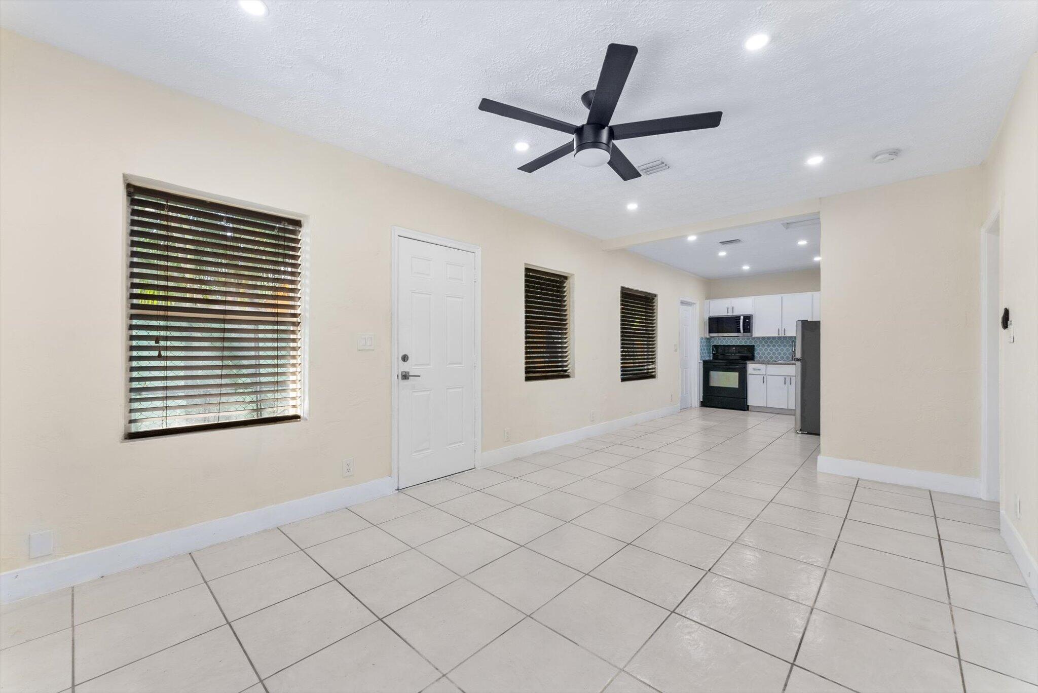 HOLLYWOOD - Residential Lease