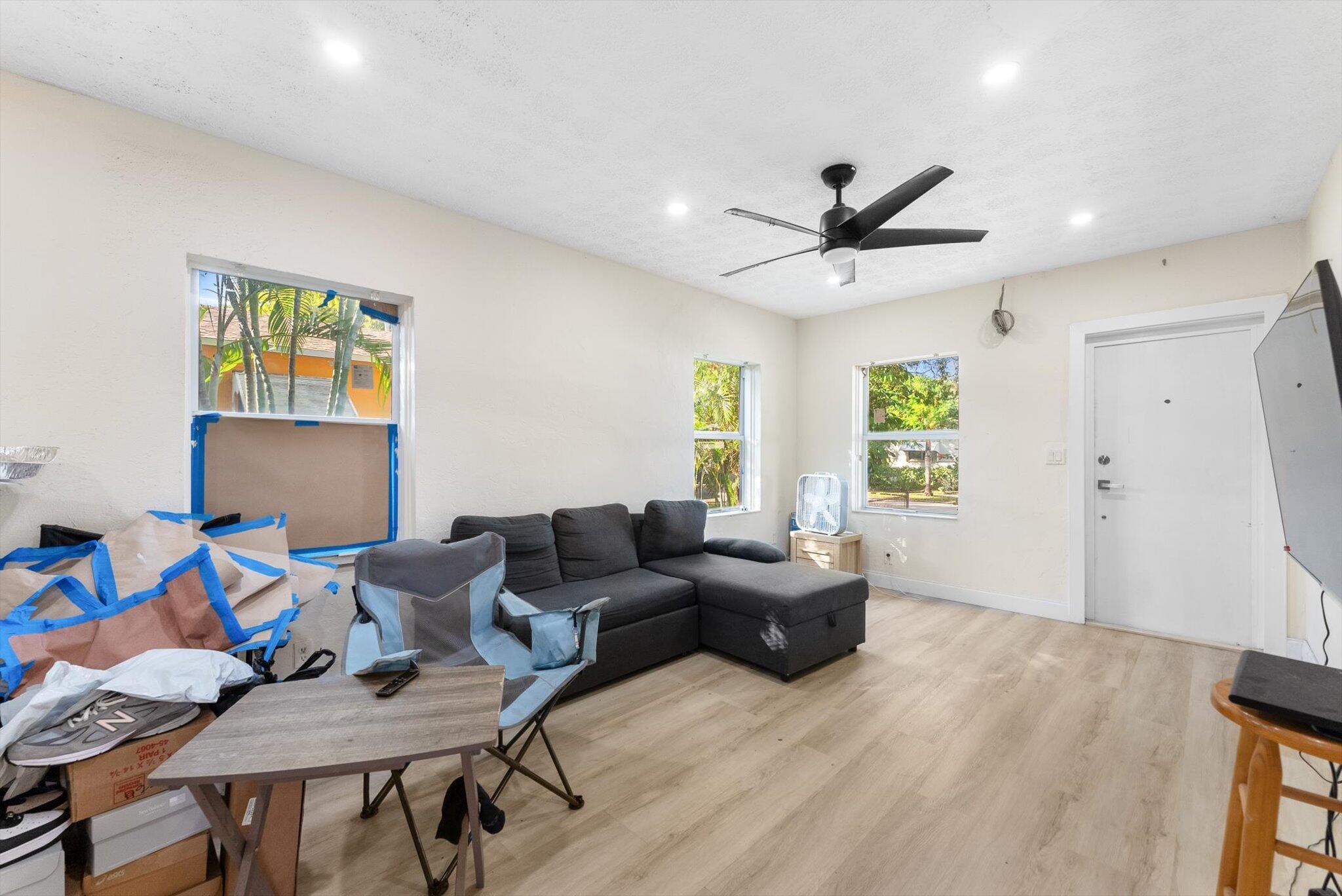 HOLLYWOOD - Residential Lease
