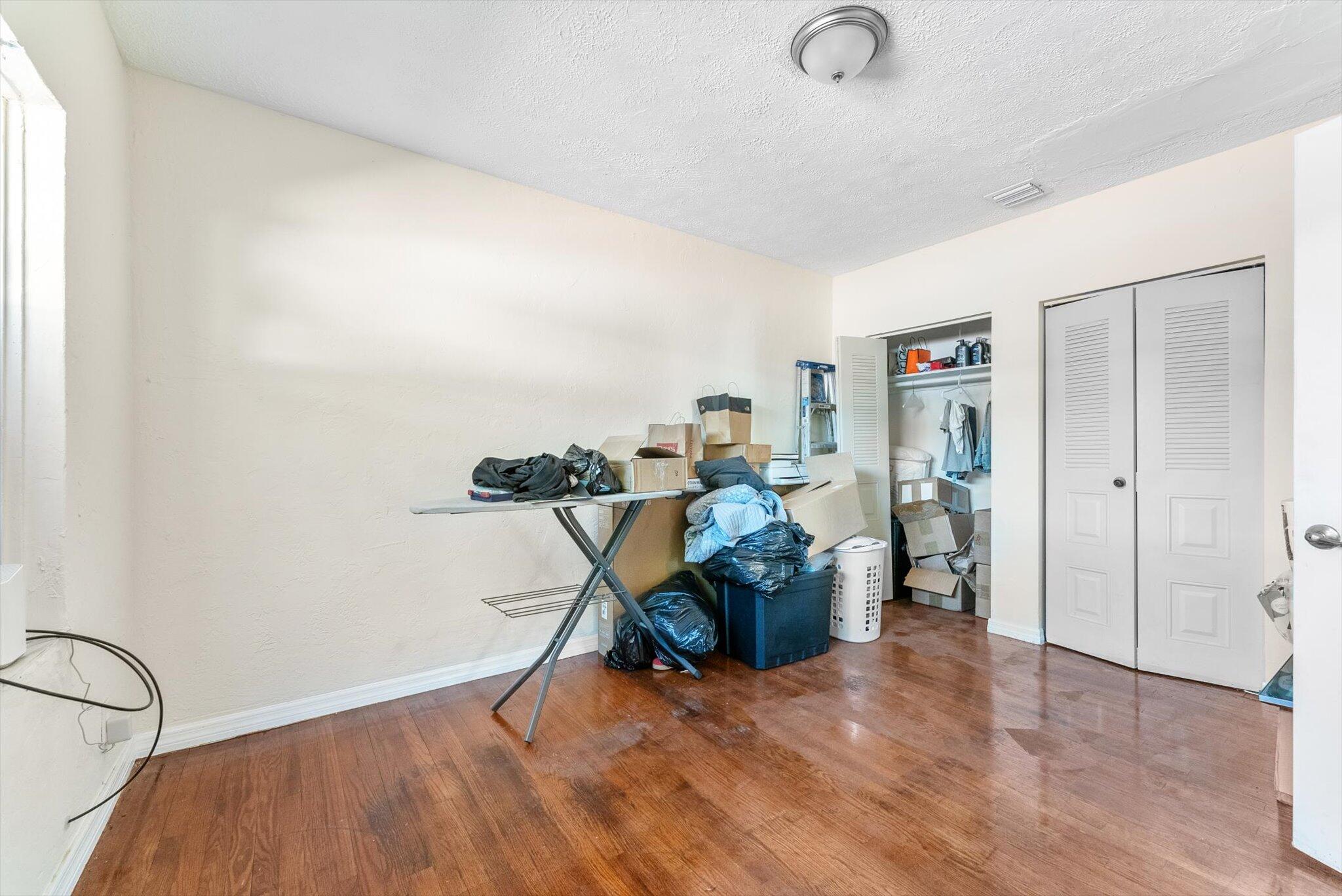 HOLLYWOOD - Residential Lease