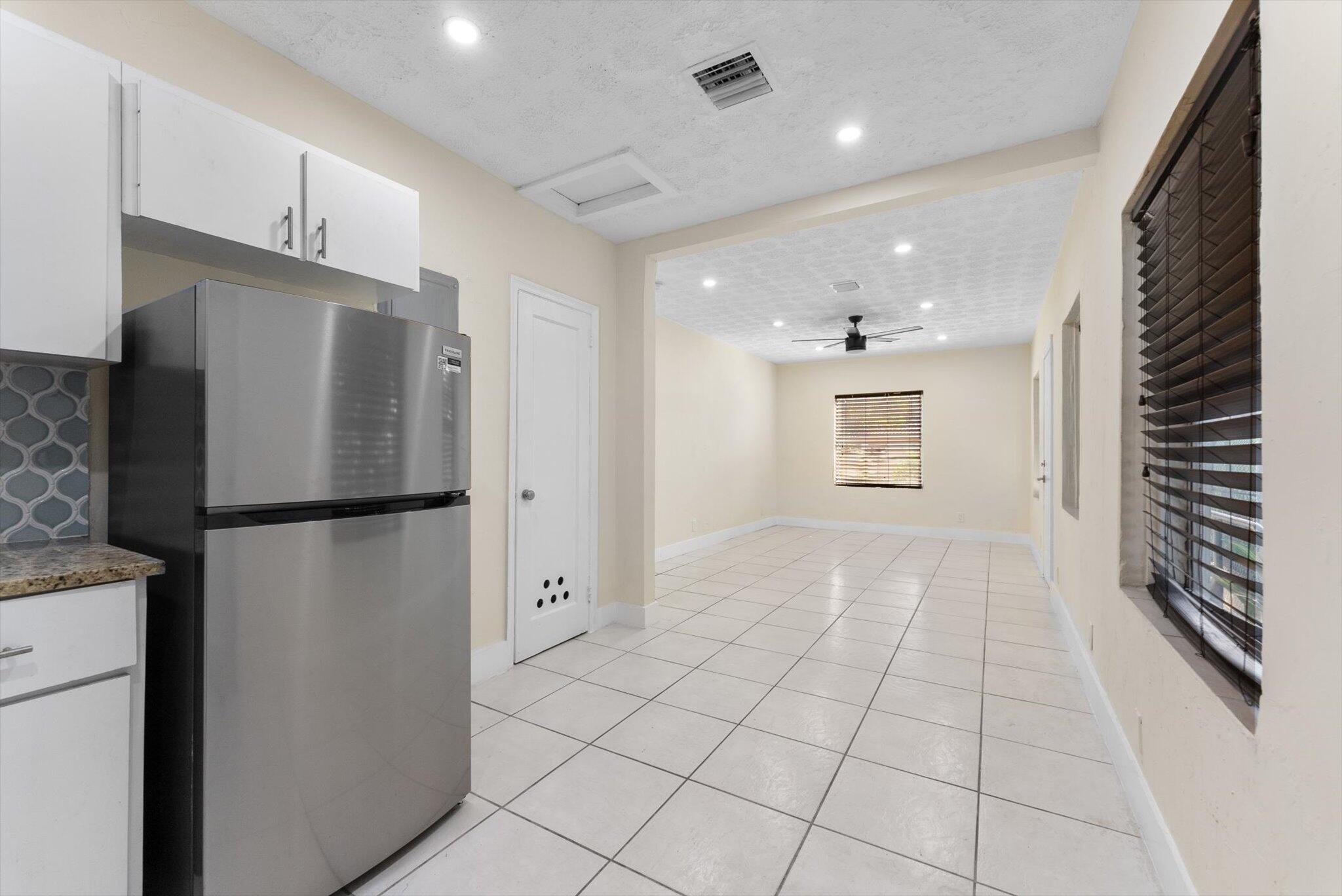 HOLLYWOOD - Residential Lease