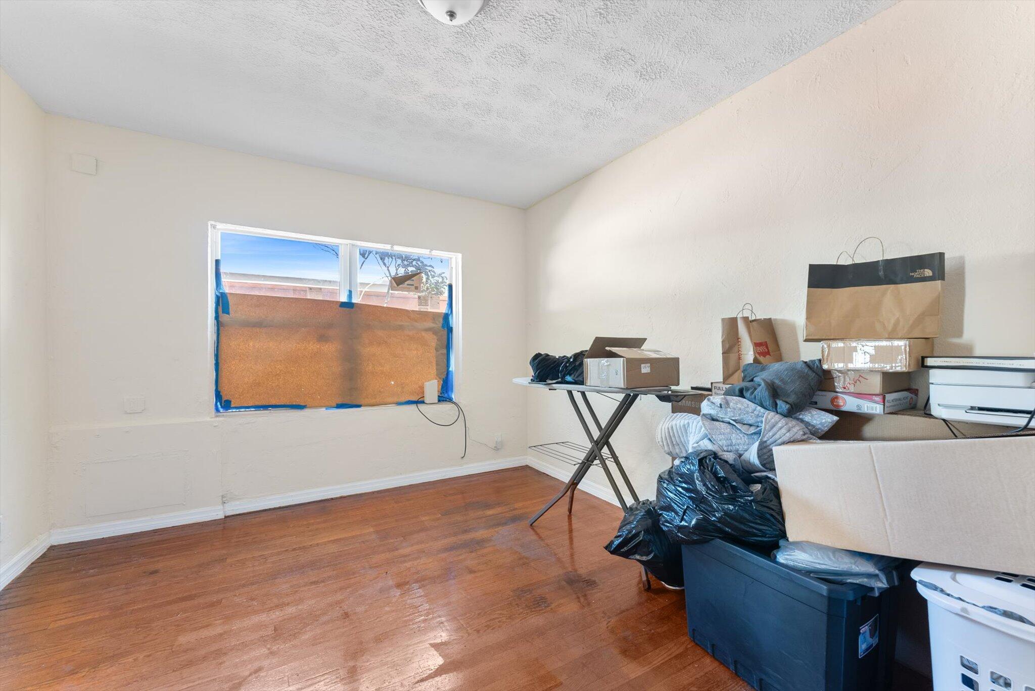 HOLLYWOOD - Residential Lease