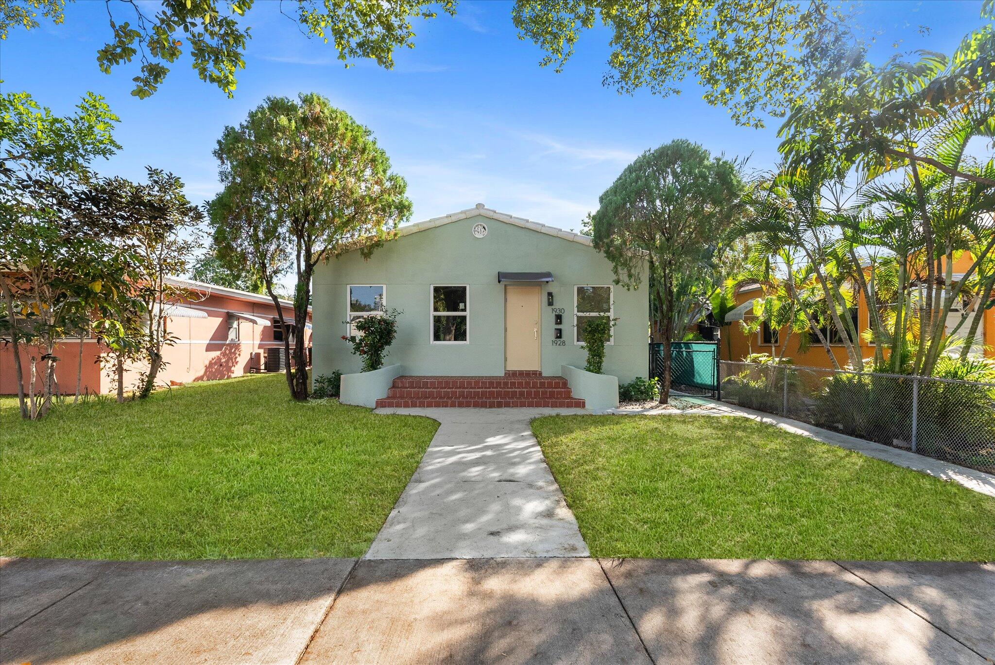 HOLLYWOOD - Residential Lease