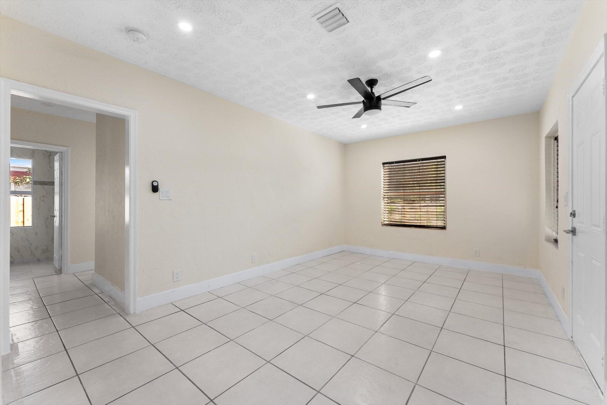 HOLLYWOOD - Residential Lease