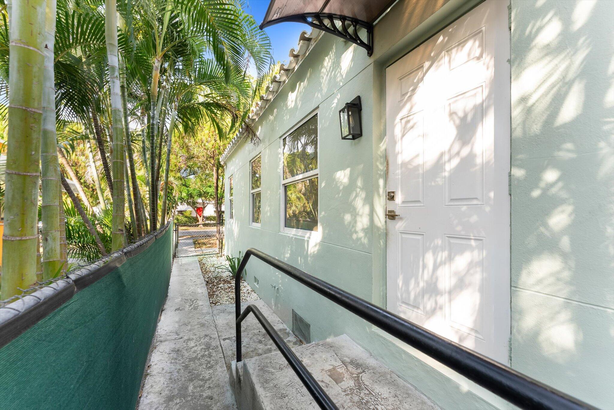 HOLLYWOOD - Residential Lease