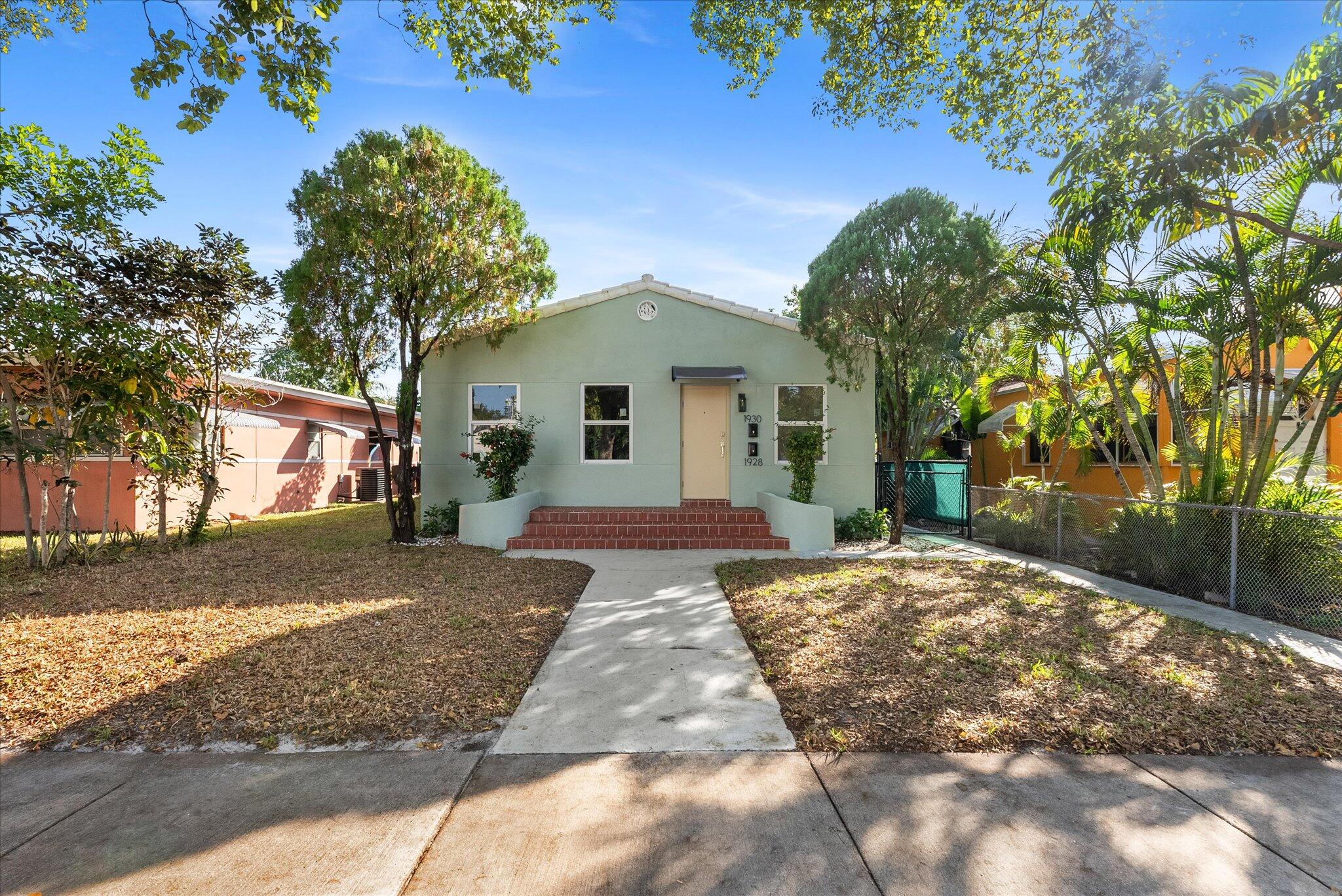 HOLLYWOOD - Residential Lease