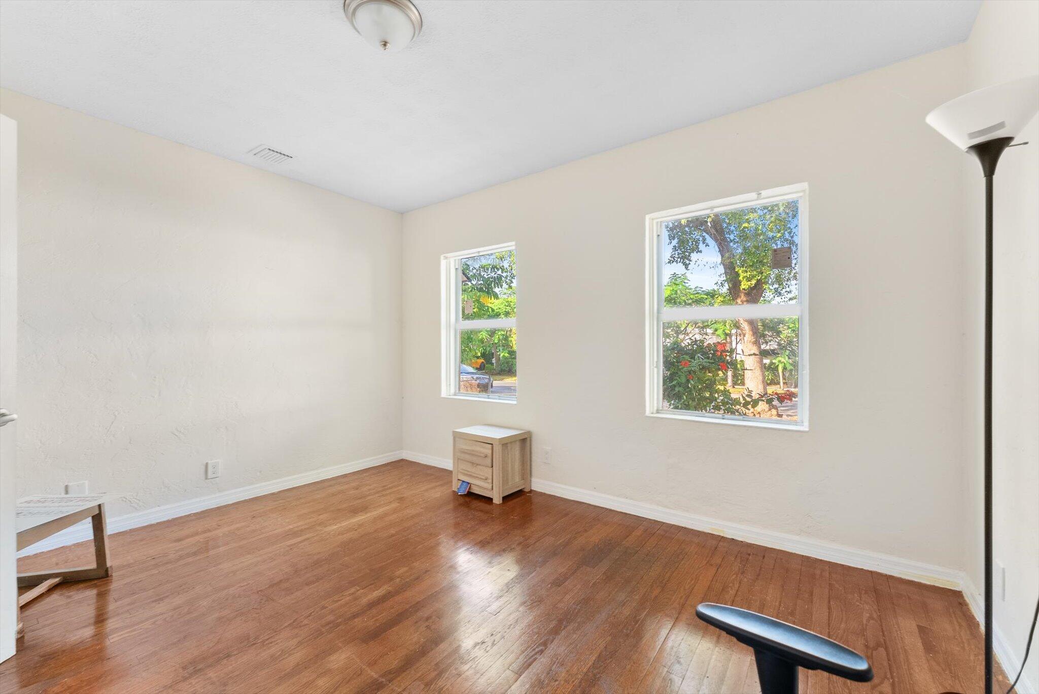 HOLLYWOOD - Residential Lease