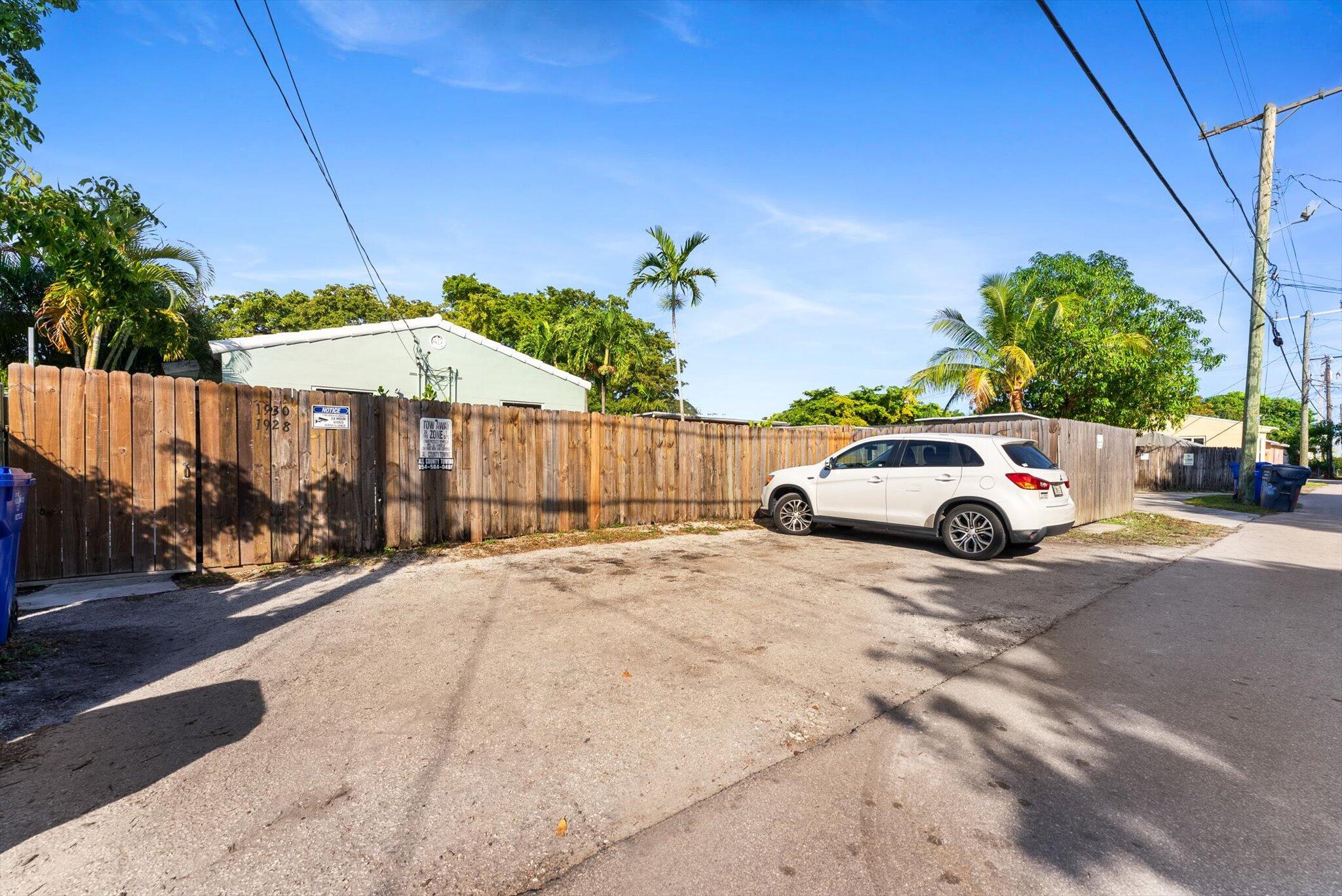 HOLLYWOOD - Residential Lease