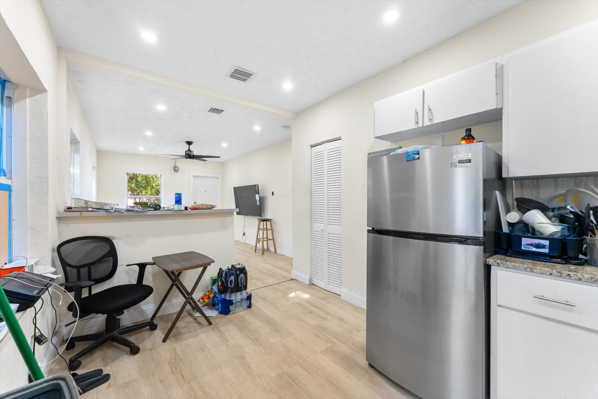 HOLLYWOOD - Residential Lease