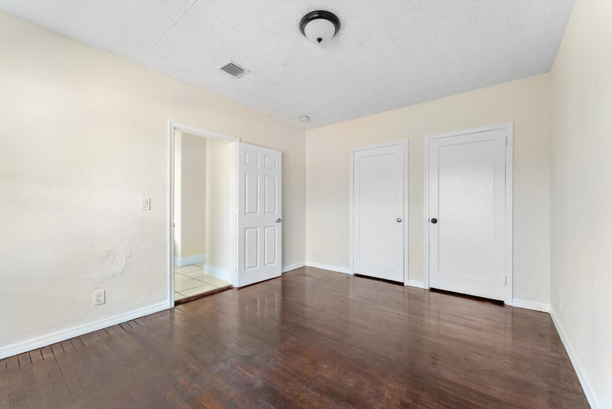 HOLLYWOOD - Residential Lease