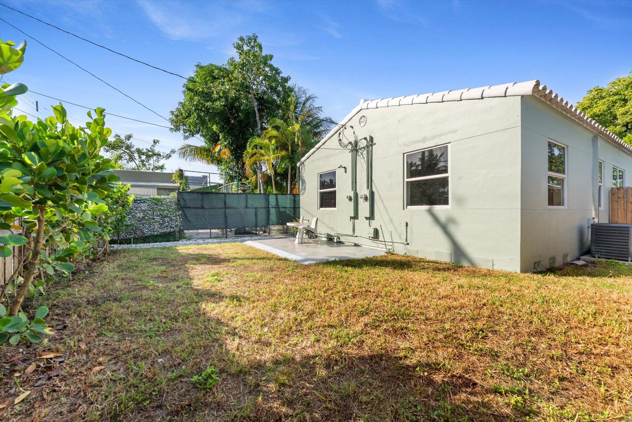 HOLLYWOOD - Residential Lease