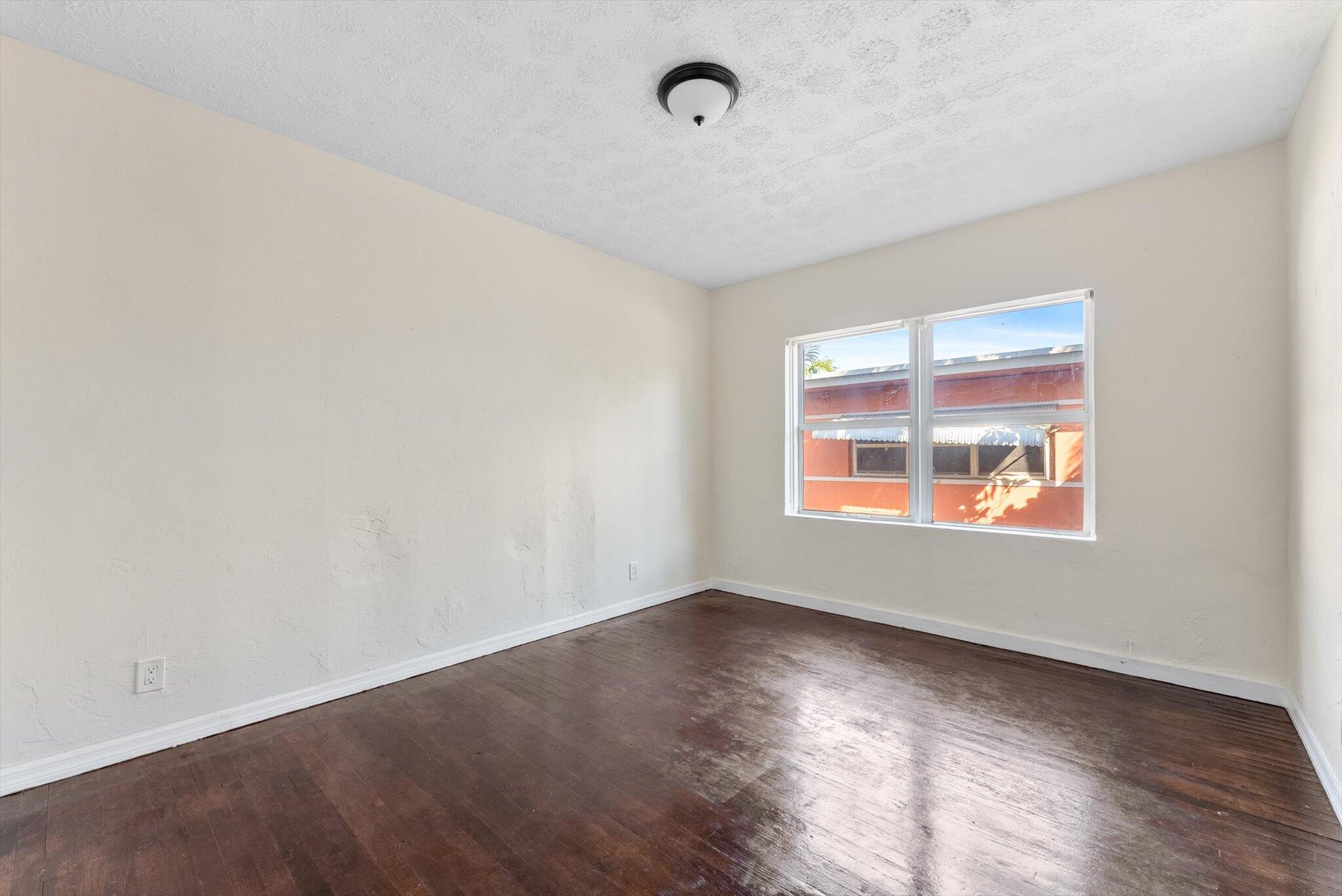 HOLLYWOOD - Residential Lease