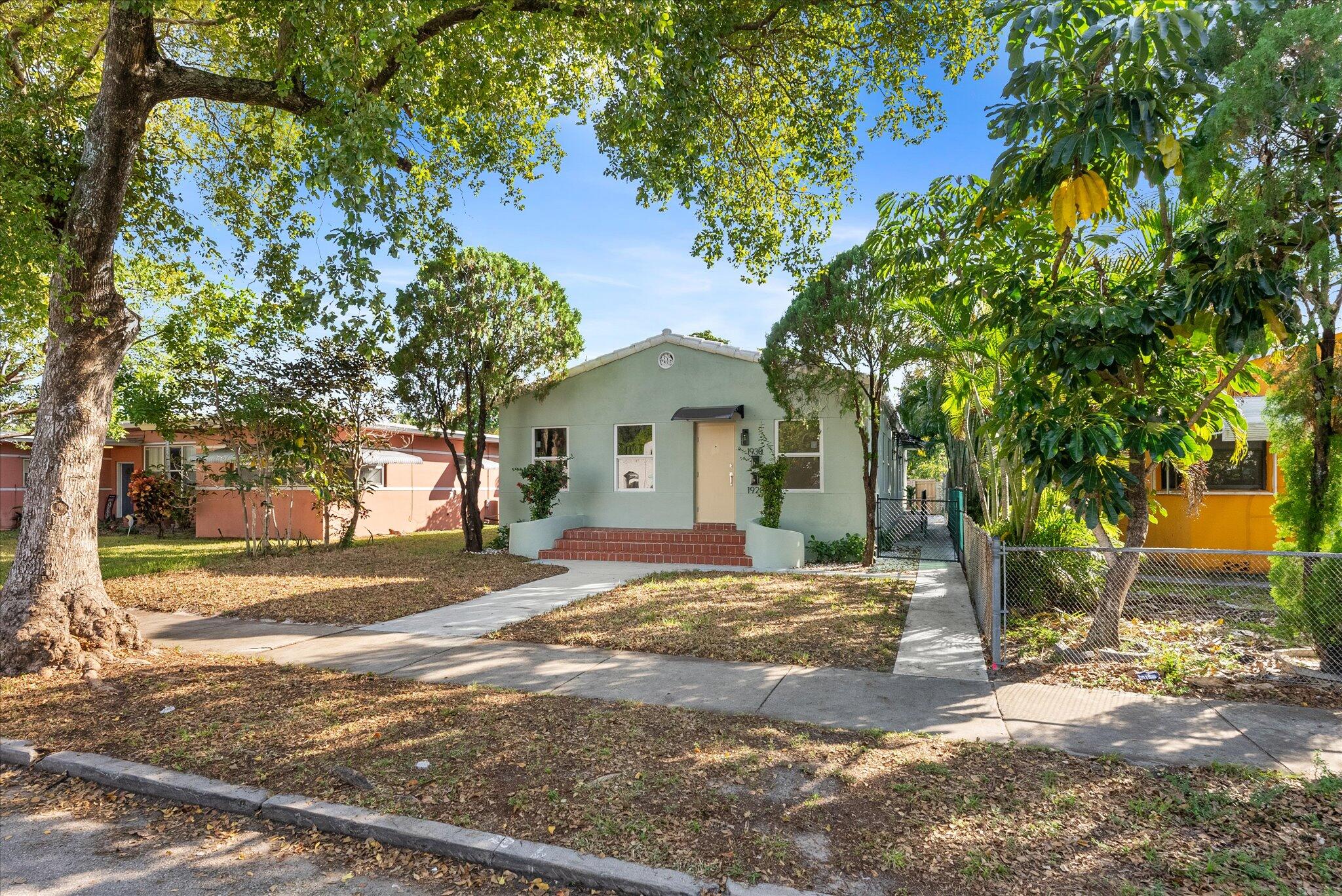 HOLLYWOOD - Residential Lease