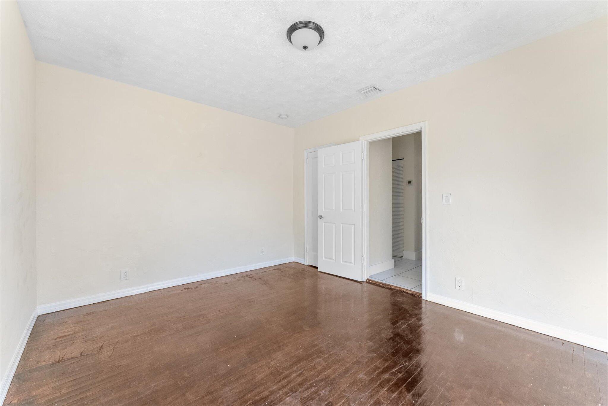 HOLLYWOOD - Residential Lease