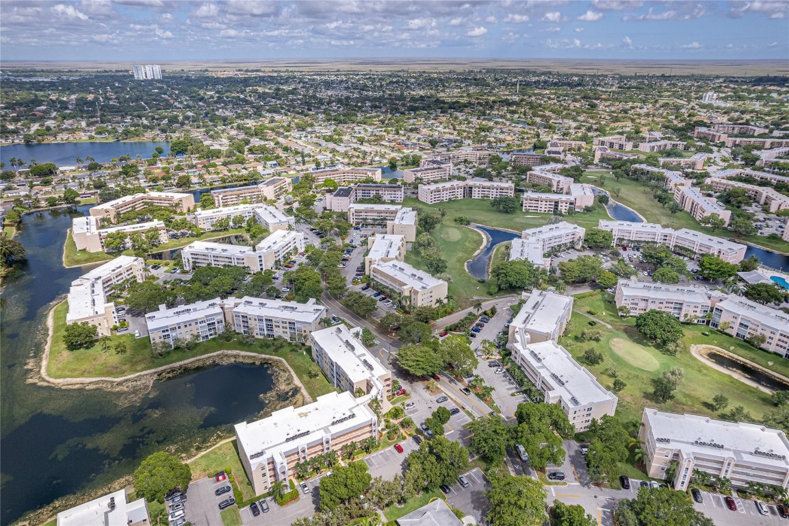 SUNRISE LAKES IV - Residential