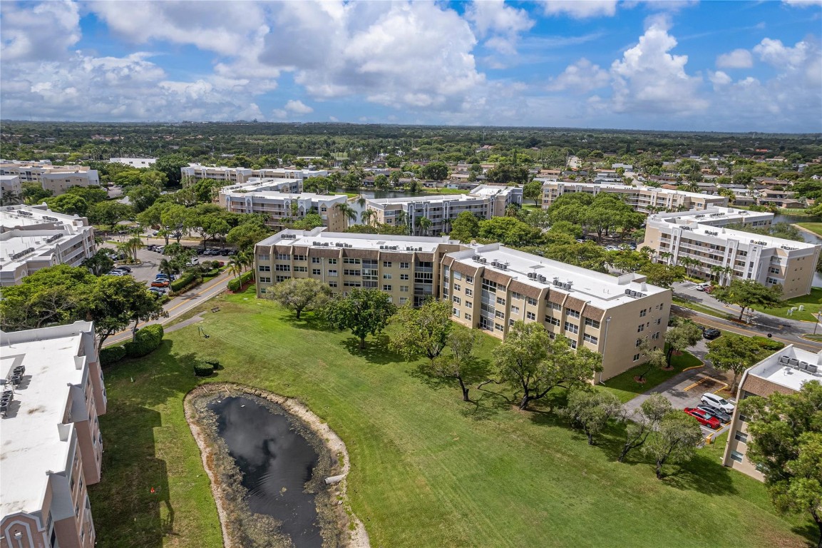 SUNRISE LAKES IV - Residential