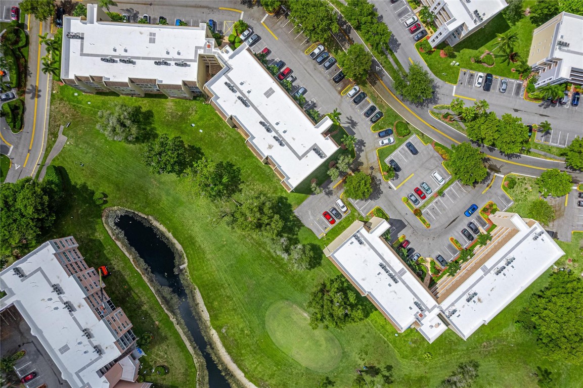 SUNRISE LAKES IV - Residential