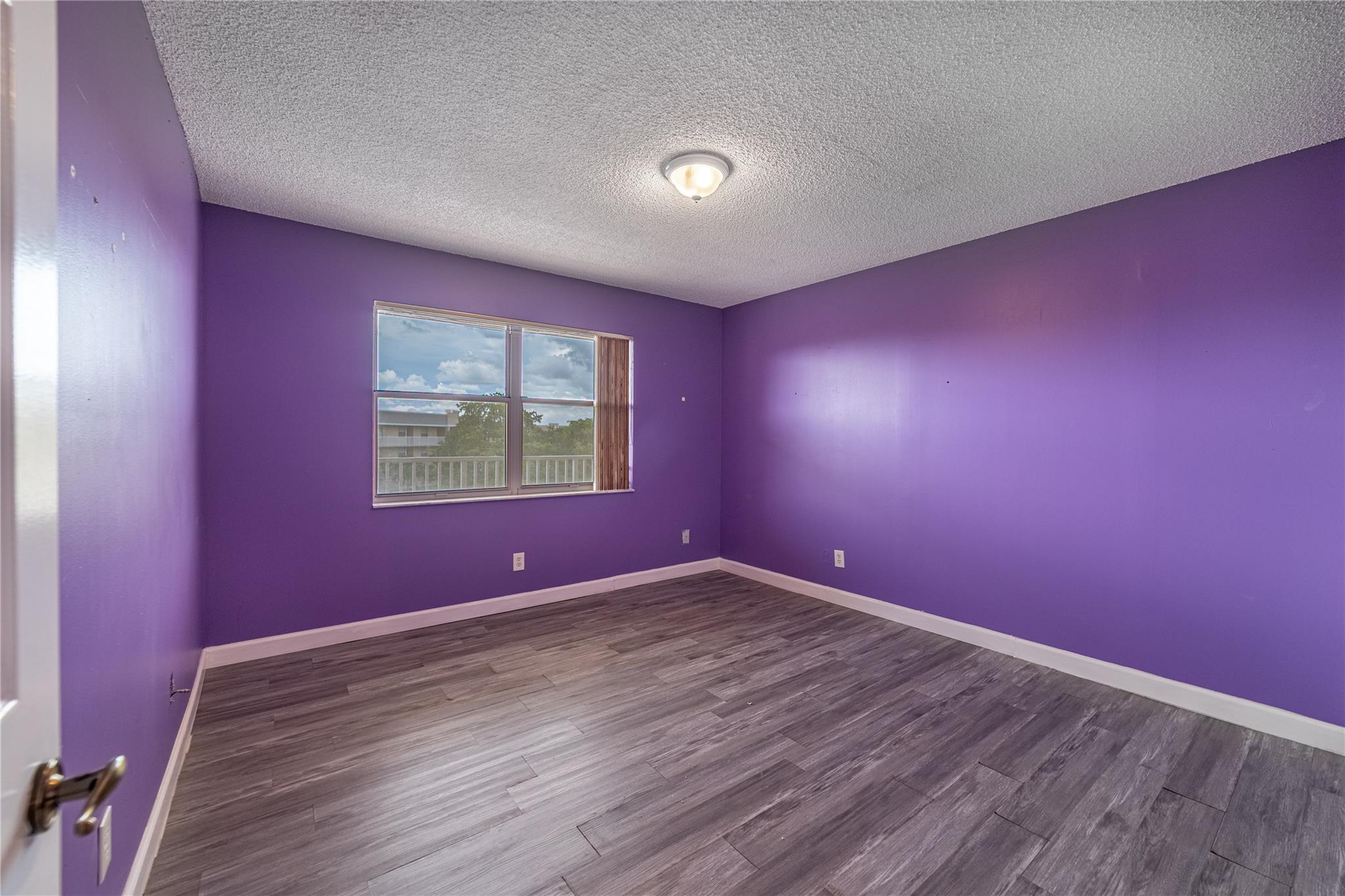 SUNRISE LAKES IV - Residential