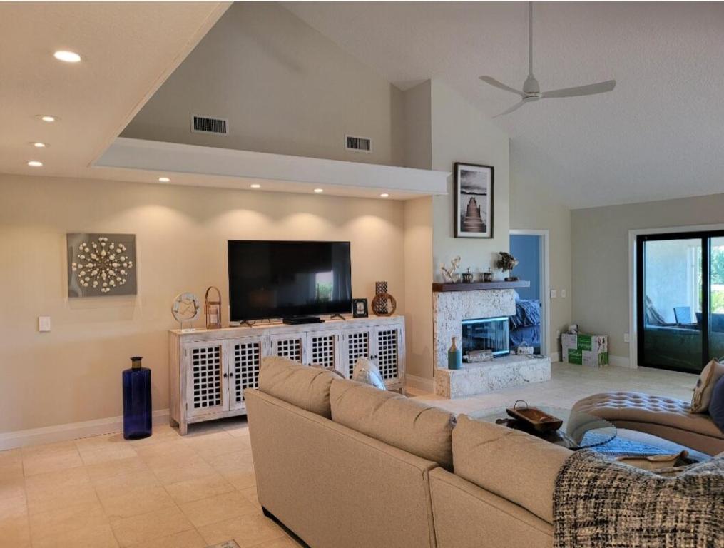 RIDGE AT THE BLUFFS - Residential Lease