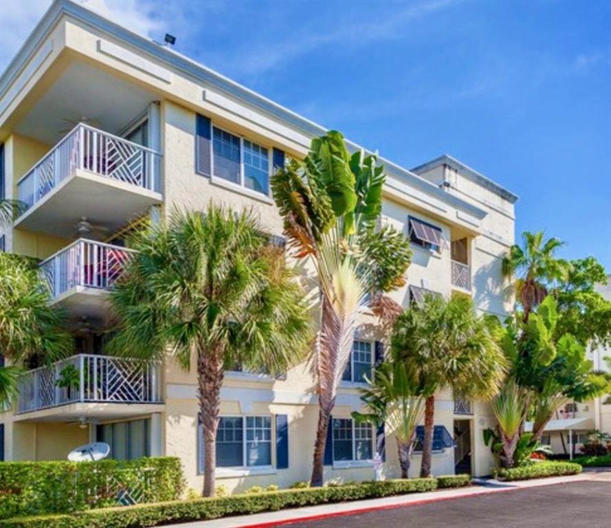Fantastic all ages gated community right on the intracoastal! Remodeled with wood kitchen cabinets, granite counters and renovated bathrooms, stainless steel appliances, large walk in closet, fountain and garden view from this first floor unit. Assigned parking and resort style pool on the intracoastal with a BBQ and a fitness center. Walking distance to the beach and right across the street from Starbucks, banks, restaurants and a short distance to I-95.