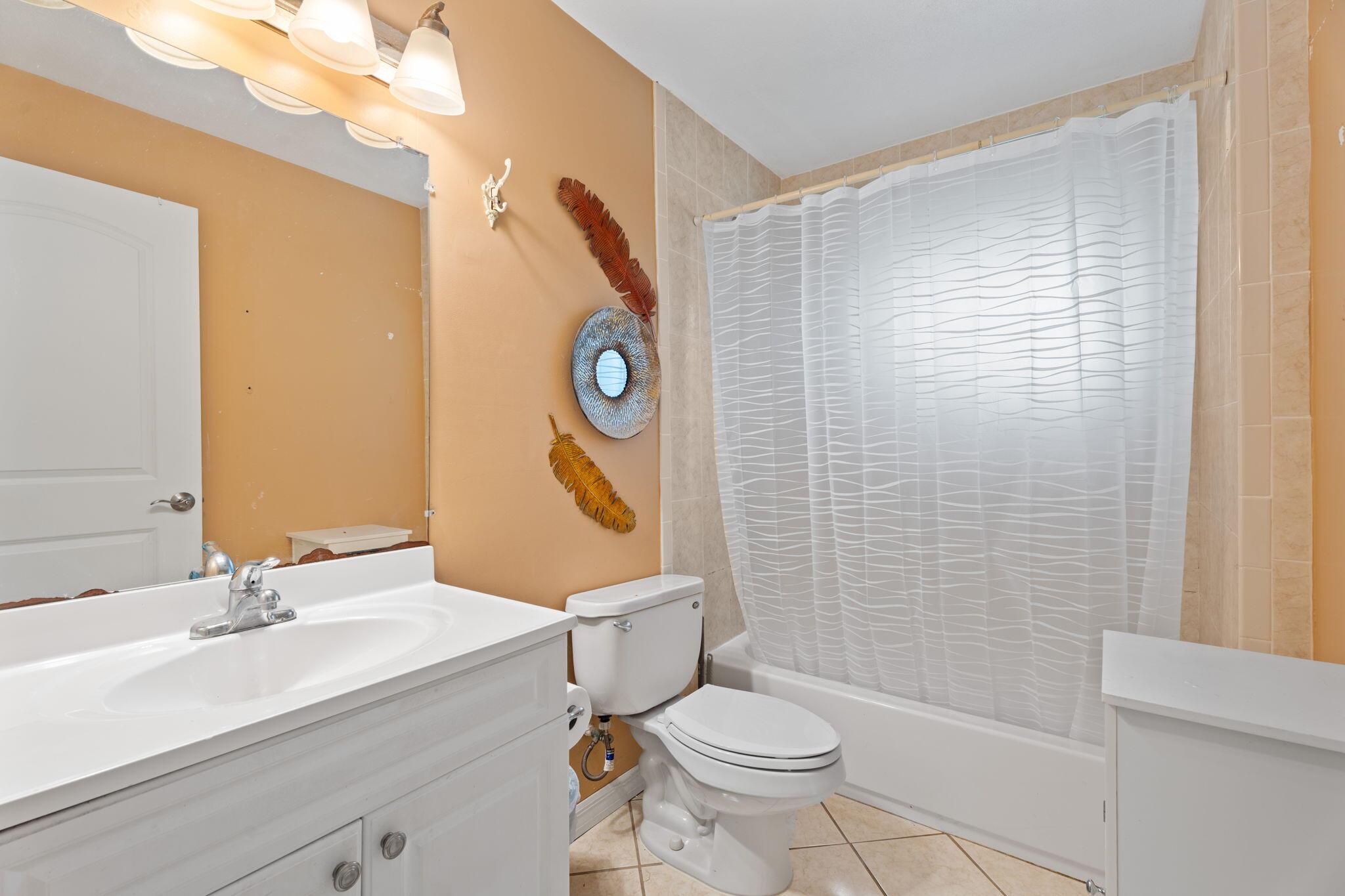 1048 SW 36th Terrace, Palm City, FL, 34990/$369,000 4 1048 SW 36th Terrace