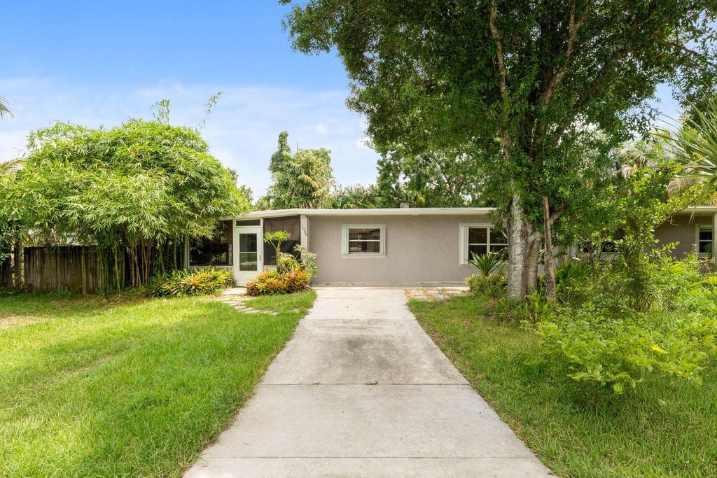 Photo of 1048 SW 36th Terrace, Palm City, FL 34990 (MLS # R11107826)
