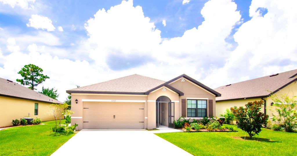 Photo of 6205 NW Regent Street, Port St Lucie, FL 34983 (MLS # R10908979)