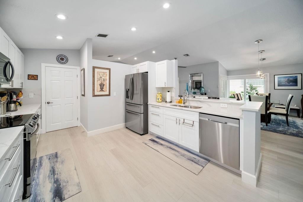 9846 Harbour Lake Circle